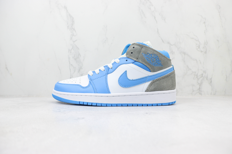 AIR JORDAN 1 MID x UNIVERSITY BLUE GREY [MASCULINO/FEMININO]