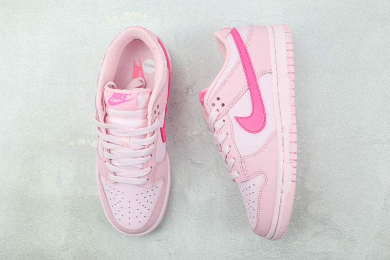 DUNK LOW x TRIPLE PINK (BARBIE) [FEMININO]