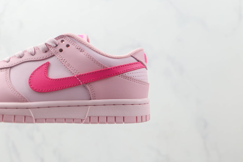 DUNK LOW x TRIPLE PINK (BARBIE) [FEMININO]