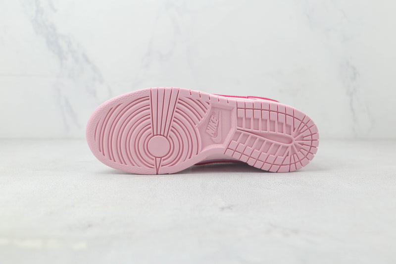 DUNK LOW x TRIPLE PINK (BARBIE) [FEMININO]