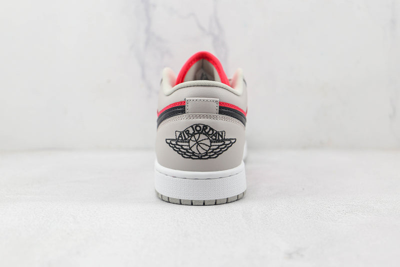 AIR JORDAN 1 LOW x LIGHT IRON ORE SIREN RED [MASCULINO/FEMININO]